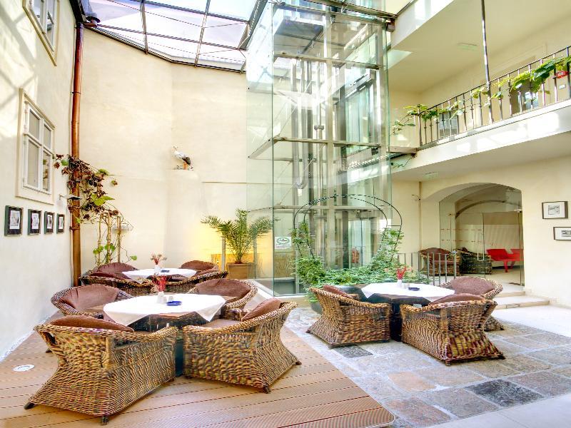 Three Storks Otel Prag Dış mekan fotoğraf The interior of the hotel