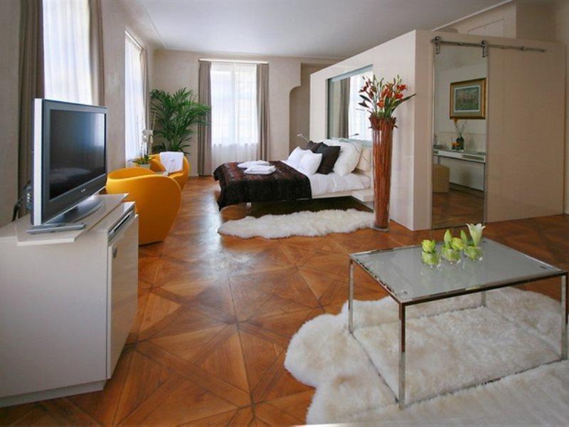 Three Storks Otel Prag Dış mekan fotoğraf A studio apartment
