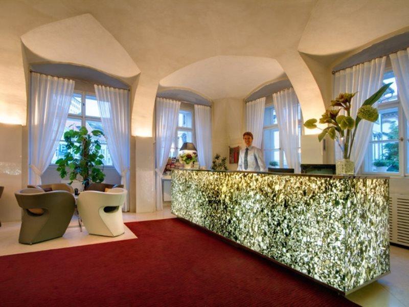 Three Storks Otel Prag Dış mekan fotoğraf Reception desk at the Hotel Axelmannstein
