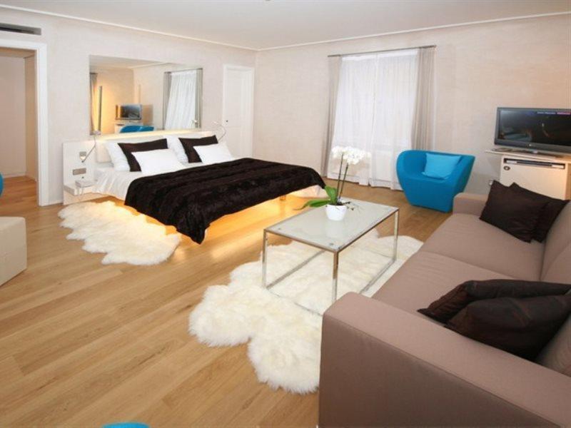 Three Storks Otel Prag Dış mekan fotoğraf A bedroom