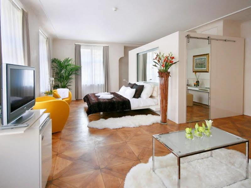 Three Storks Otel Prag Dış mekan fotoğraf A studio apartment