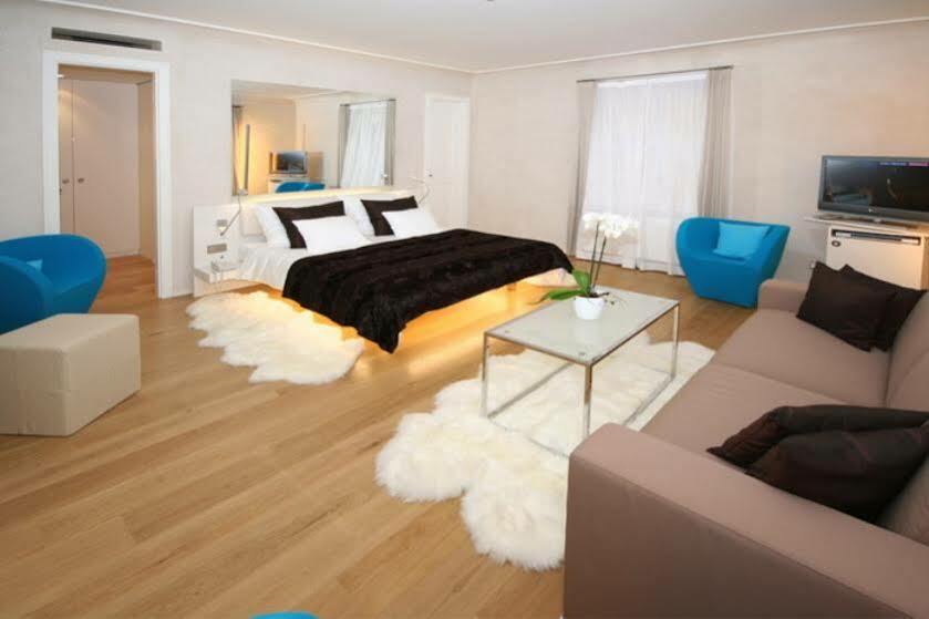 Three Storks Otel Prag Dış mekan fotoğraf A room at the hotel